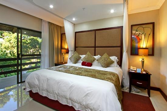 4 Nights Mid-Market Victoria Falls Package, photo 2